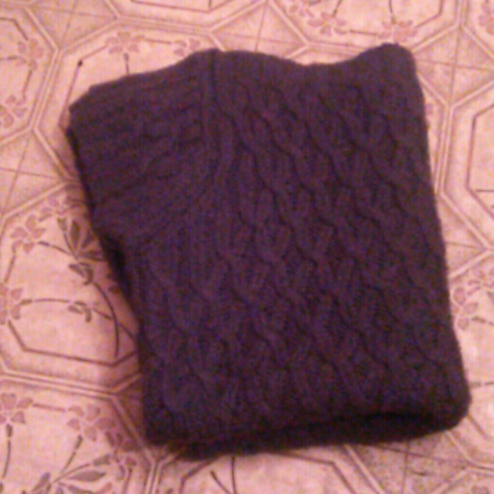 Short sleeve knit sweater